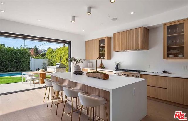 4453 Gentry Avenue, Valley Village CA: https://media.crmls.org/mediaz/27208acd-4240-42b2-8c11-cc7753241499.jpg
