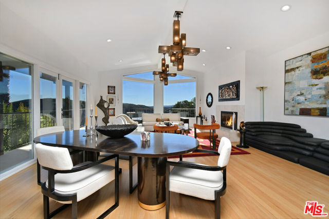 130 Dapplegray Road, Bell Canyon CA: https://media.crmls.org/mediaz/27209a97-8eaa-470a-973d-7fd6ad3c7659.jpg