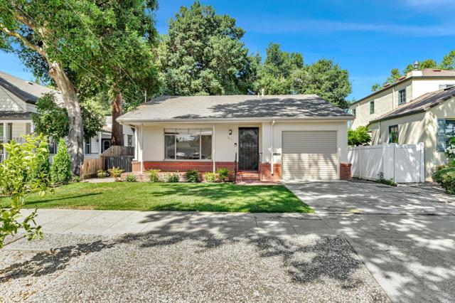 1010 Monterey Street, Hollister CA: https://media.crmls.org/mediaz/27215b8e-ad45-4c6b-9f57-74dc4e072025.jpg