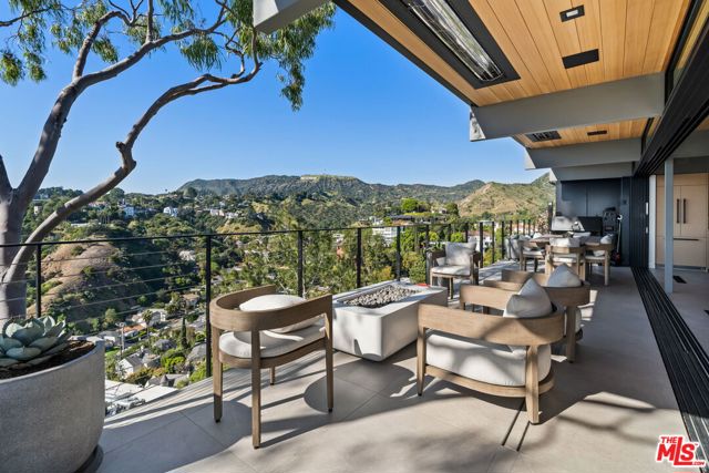 5671 Spreading Oak Dr, Los Angeles, CA 90068