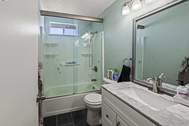 1860 Concannon Dr, Oakley CA: https://media.crmls.org/mediaz/27219e4b-bc62-4402-95de-6a21e1031924.jpg
