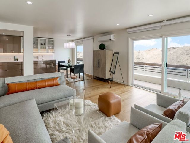 6601 E Seaside Walk, Long Beach CA: https://media.crmls.org/mediaz/2721a3c5-0598-46d8-824f-9aca59b76104.jpg