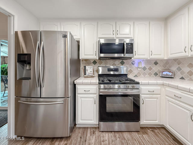 751 Muirfield Avenue, Simi Valley CA: https://media.crmls.org/mediaz/2721e0ae-0895-432f-841f-fb8f76be8143.jpg