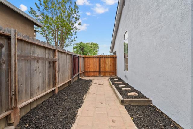 330 Carousel Drive, Vallejo CA: https://media.crmls.org/mediaz/2721ea94-59ca-4d8b-9a17-d4c7aa7447c5.jpg