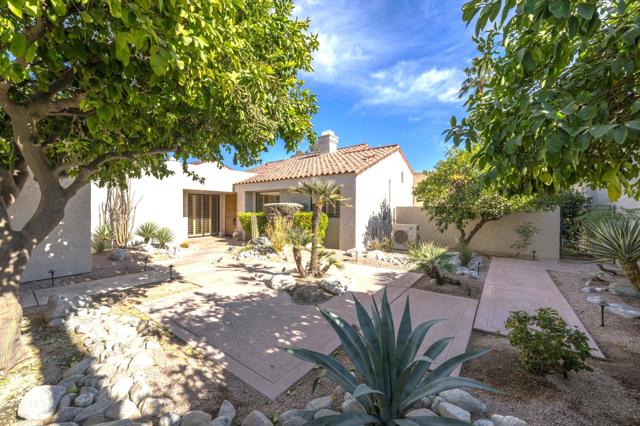 10109 Lakeview Drive, Rancho Mirage CA: https://media.crmls.org/mediaz/2721ebe1-9175-4a43-9e5f-92c30f6d00b5.jpg
