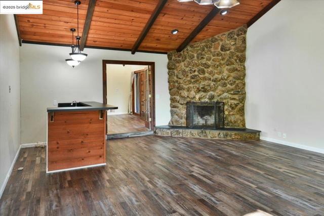 1610 Lawrence Rd, Danville CA: https://media.crmls.org/mediaz/27228fbc-3e4b-4326-89fe-c1f90d230845.jpg