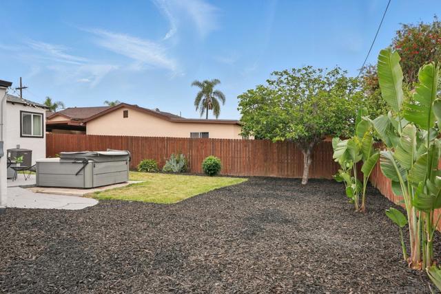 4817 Lyon St, San Diego CA: https://media.crmls.org/mediaz/2722e98d-7658-4ad6-a0d4-4deda025ace7.jpg