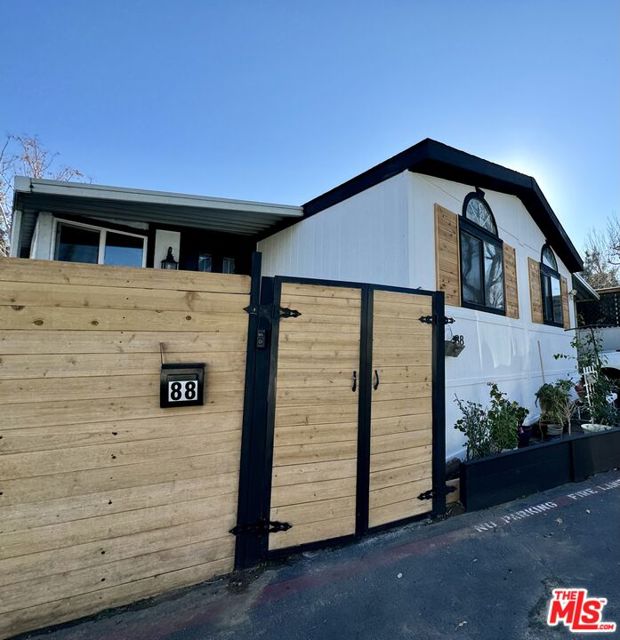25000 Hawkbryn Avenue, Newhall CA: https://media.crmls.org/mediaz/27233c09-50f8-4c1f-b15f-4c5554683682.jpg