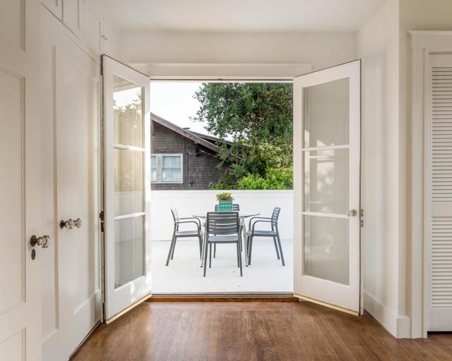 1404 Bryant Street, Palo Alto CA: https://media.crmls.org/mediaz/272369c3-e719-486d-9855-60bebf5fb894.jpg