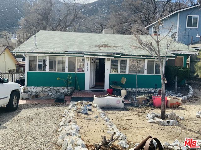 2920 Harriet Road, Frazier Park CA: https://media.crmls.org/mediaz/2723b36a-f362-43e3-900b-af09e4902c2d.jpg