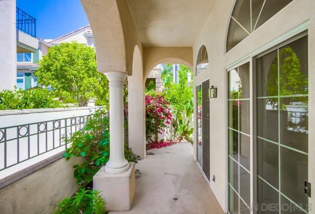 5159 Renaissance Ave, San Diego CA: https://media.crmls.org/mediaz/2723d383-1bc4-4adb-abbb-1f8b56c18f19.jpg