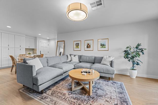 510 Camino De La Reina, San Diego CA: https://media.crmls.org/mediaz/2723ffed-fc18-40f5-86f9-11c5c88968d7.jpg