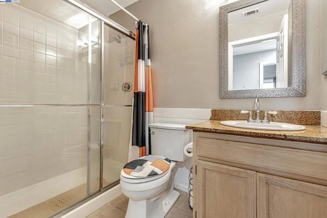 639 Eaker Ct, Antioch CA: https://media.crmls.org/mediaz/27240a2b-8890-457a-b383-0de3f51a8e6d.jpg