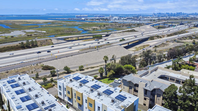758 Seaside Street, Chula Vista CA: https://media.crmls.org/mediaz/27240cd2-6bd1-4eef-aaee-4a0d0505be13.jpg