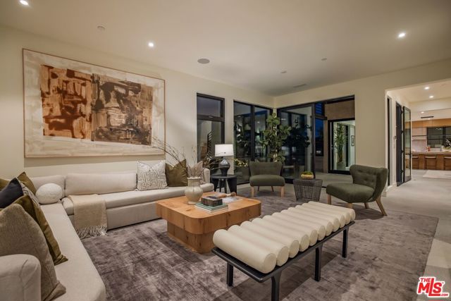 927 1/2 Hilldale Avenue, West Hollywood CA: https://media.crmls.org/mediaz/27240d08-444d-4100-91cd-508b44e2b3f7.jpg