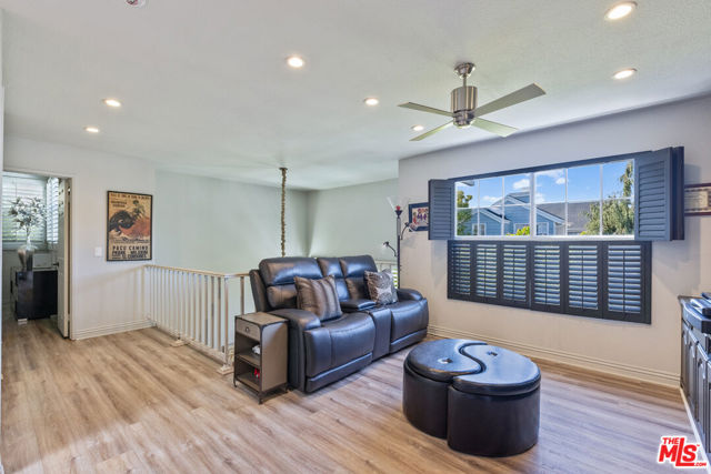 13082 Mindanao Way, Marina del Rey CA: https://media.crmls.org/mediaz/27245bdc-2d7b-483b-bbf5-8880a6679a94.jpg