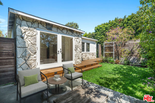 2425 Cloy Avenue, Venice CA: https://media.crmls.org/mediaz/2725c242-677e-4344-b51d-71546fa3d661.jpg