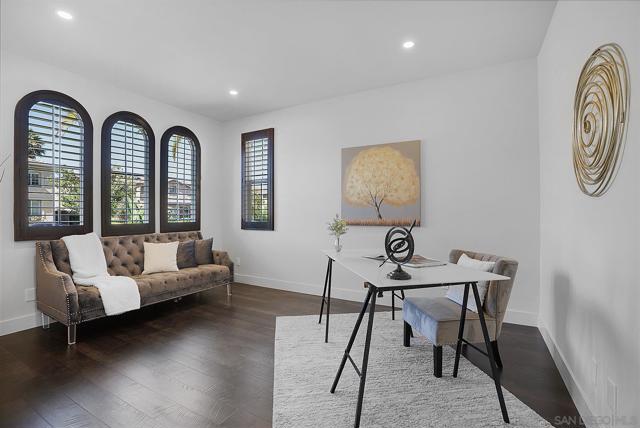 1120 Parkview Dr, Oceanside CA: https://media.crmls.org/mediaz/27261d5f-7d8b-4627-b191-7aa3eec794c7.jpg