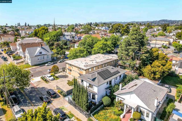 2510 E 21st ST, Oakland CA: https://media.crmls.org/mediaz/27262046-a7b0-4b37-9956-35cf1f5828fb.jpg