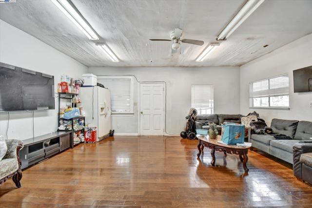 1506 52nd Ave, Oakland CA: https://media.crmls.org/mediaz/27268fce-cee3-41b8-9465-fae7941f3c3a.jpg