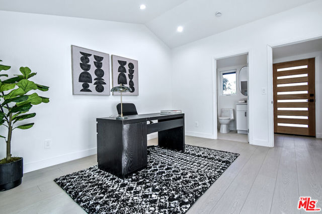 4512 Libbit Avenue, Encino CA: https://media.crmls.org/mediaz/2726a4d3-d882-454a-a797-87c33214d47a.jpg