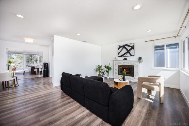 2434 Meadow Lark Dr, San Diego CA: https://media.crmls.org/mediaz/2726e529-5f62-4a63-baff-ea1442c09e07.jpg