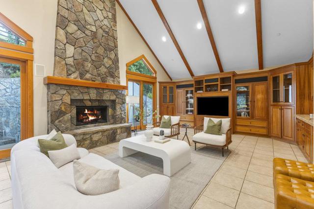 14205 Shannon Road, Los Gatos CA: https://media.crmls.org/mediaz/27273905-29c3-4d93-b288-a339dc009bc0.jpg