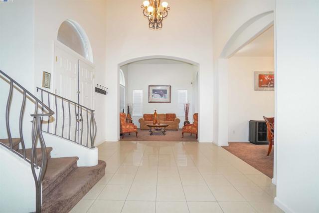 5018 Southport Ct, Antioch CA: https://media.crmls.org/mediaz/2727d6d5-3d17-41c3-9e3b-a6e336cd9f3e.jpg