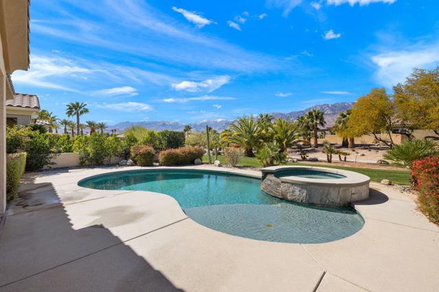 28621 W Natoma Drive, Cathedral City CA: https://media.crmls.org/mediaz/27280605-15cd-4ee1-b4b6-83ef0938a3b0.jpg