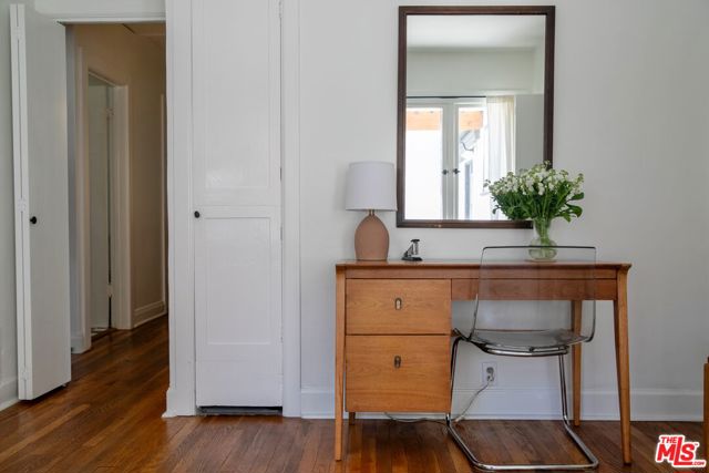 898 N Chester Avenue, Pasadena CA: https://media.crmls.org/mediaz/2728c917-6966-4bc9-96e0-a749d1250bbf.jpg