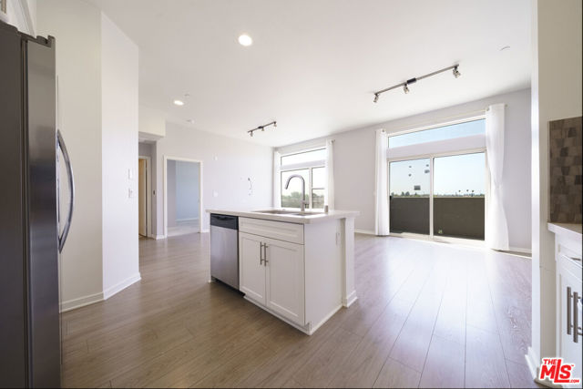552 E Carson Street, Carson CA: https://media.crmls.org/mediaz/2729199a-1c9b-47d3-b227-17302131769c.jpg