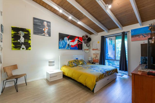 6229 Green Valley Circle, Culver City CA: https://media.crmls.org/mediaz/272923c9-c4c8-4a51-af70-063fd57171df.jpg