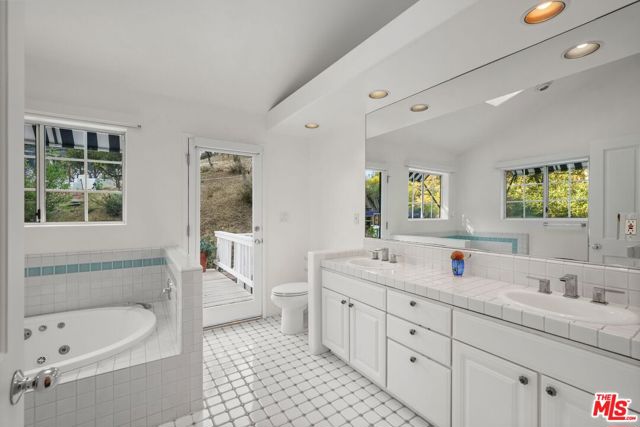 2365 Old Topanga Canyon Road, Topanga CA: https://media.crmls.org/mediaz/2729c9b6-8ab9-4067-b693-57a0ecac724a.jpg