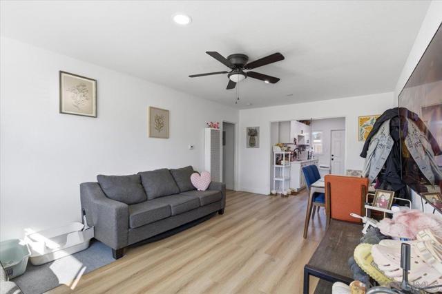 835 Colorado Ave, Chula Vista CA: https://media.crmls.org/mediaz/2729eb5b-b60d-4092-8e35-13ab4cc9274c.jpg