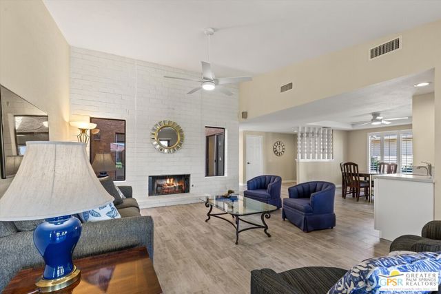 34 Camino Arroyo Place, Palm Desert CA: https://media.crmls.org/mediaz/272a0fc8-e2f8-46c2-a4df-600190dab490.jpg