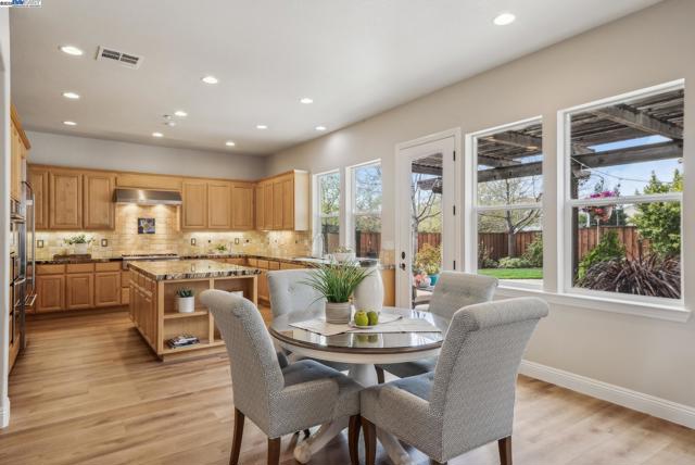 2193 Autinori Ct, Livermore CA: https://media.crmls.org/mediaz/272a225b-09b7-4a59-b55d-ee1c48f57da3.jpg
