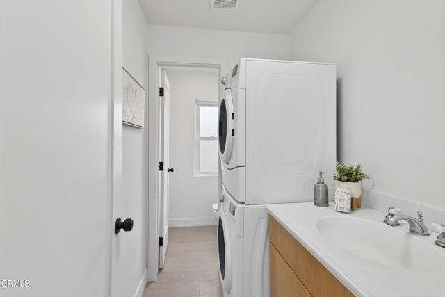 421 Donze Avenue, Santa Barbara CA: https://media.crmls.org/mediaz/272a9695-a7d7-4143-967b-891cb8f232ec.jpg
