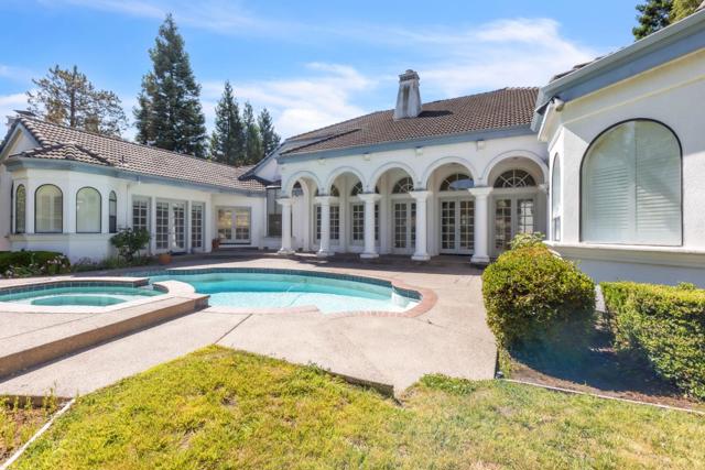 4443 Deer Field Way, Danville CA: https://media.crmls.org/mediaz/272aa960-0fab-4c0c-9a80-94eefe21a286.jpg
