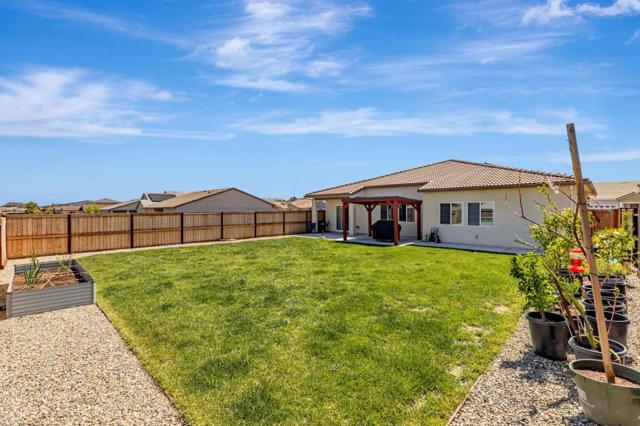 4840 Ambrosia Court, Roseville CA: https://media.crmls.org/mediaz/272b0d09-e4f8-4faf-896d-38aaf61c5195.jpg