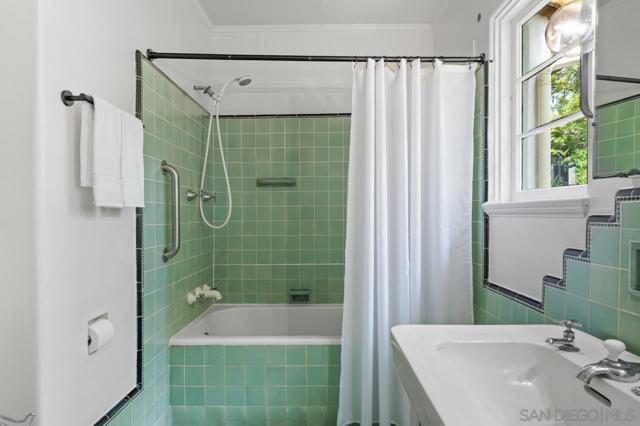 7316 Encelia Dr., La Jolla CA: https://media.crmls.org/mediaz/272b4ec4-16cc-473a-a087-54cd81cb385c.jpg