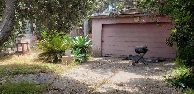 815 Reed Avenue, San Diego CA: https://media.crmls.org/mediaz/272bb2f1-8d4d-430a-afe3-cdf255f4d495.jpg