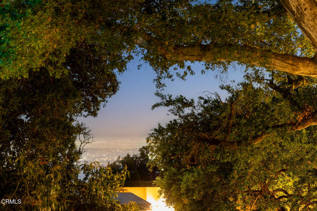2060 Windover Road, Pasadena CA: https://media.crmls.org/mediaz/272c0c0e-e419-4f04-a136-713c0977b551.jpg