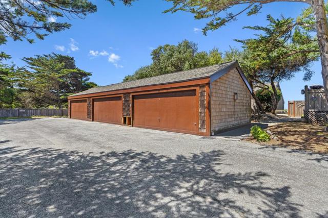 172 Monterey Dunes Way, Moss Landing CA: https://media.crmls.org/mediaz/272c60a3-333e-4724-b6c8-d3325be900d3.jpg