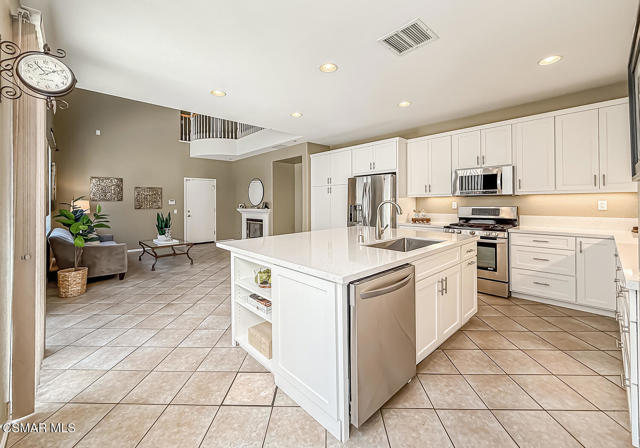 2511 Aurora Lane, Simi Valley CA: https://media.crmls.org/mediaz/272ca7b6-3d93-4c15-a755-f7ae65ae8349.jpg