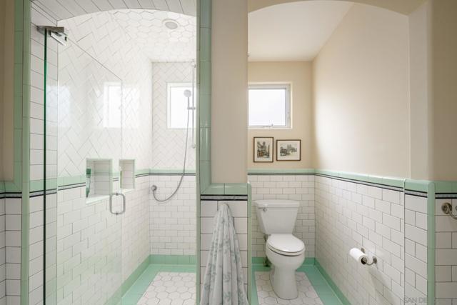 2810 Ivy Street, San Diego CA: https://media.crmls.org/mediaz/272cb8b6-ae6d-437f-92dc-0c06f6cd0818.jpg