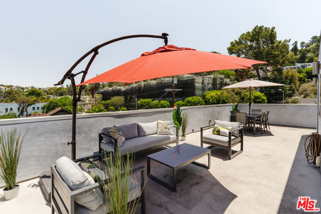 1931 Griffith Park Boulevard, Los Angeles CA: https://media.crmls.org/mediaz/272ce5cc-dc6e-46a5-a67e-927e06818677.jpg