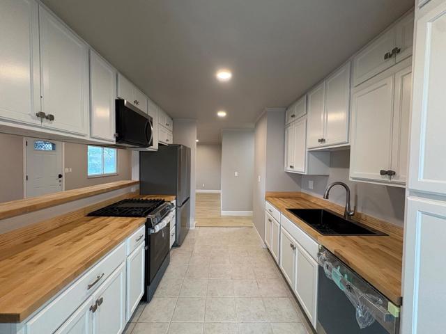 6042 Coad Lane, Riverbank CA: https://media.crmls.org/mediaz/272ce68a-3608-42ee-9607-a00d4242b2e5.jpg