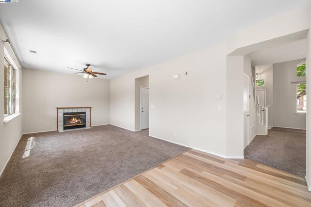 1970 Knollcrest Ln, Tracy CA: https://media.crmls.org/mediaz/272cf570-bea2-4e16-aab2-49ab9d783373.jpg