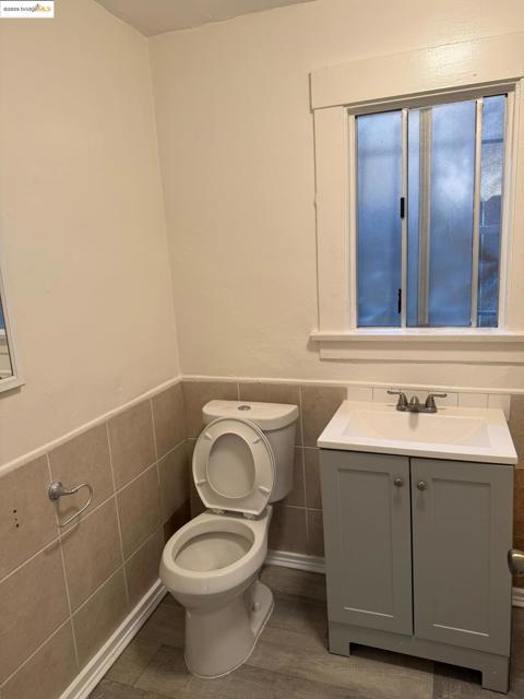 2542 Filbert St, Oakland CA: https://media.crmls.org/mediaz/272d1a8d-d40a-418b-b2a7-bf53a0c71f77.jpg