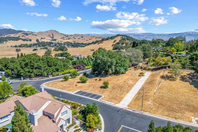 2393 Banyan Street, Gilroy CA: https://media.crmls.org/mediaz/272d9ea2-c826-4791-aa67-500e779451ab.jpg